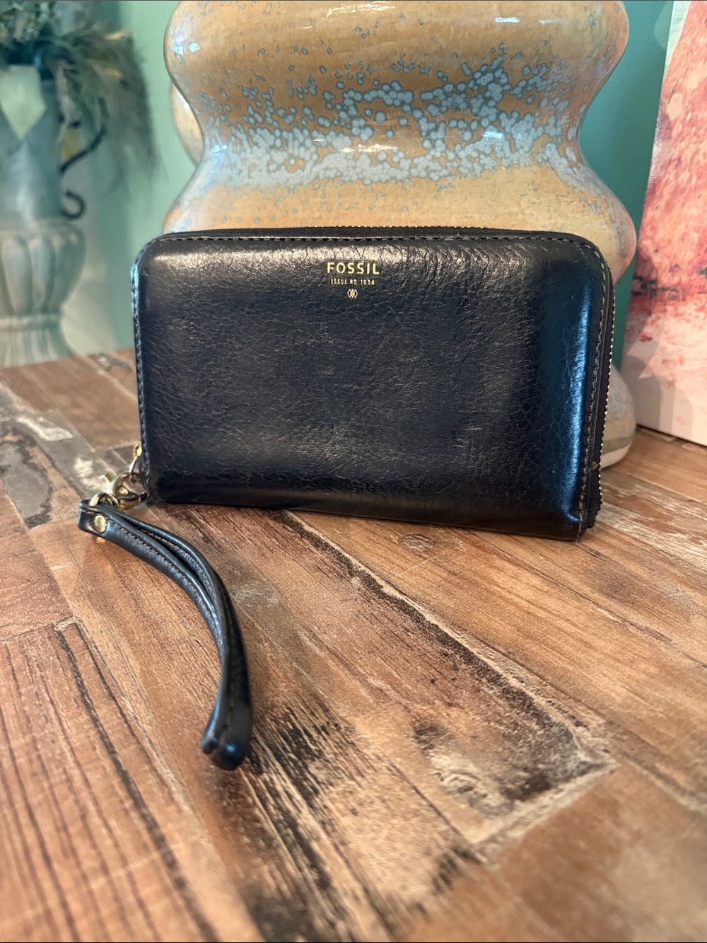 Fossil Black Leather Zip Wristlet wallet, great condition
